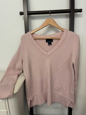 Cynthia Rowley Women's V-Neck Sweater in Blush Pink. Size large. Feminine classy
